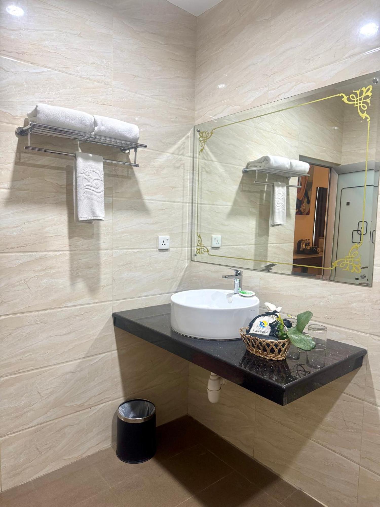 Batam Harbour Boutique Hotel & Spa Наґойя Екстер'єр фото